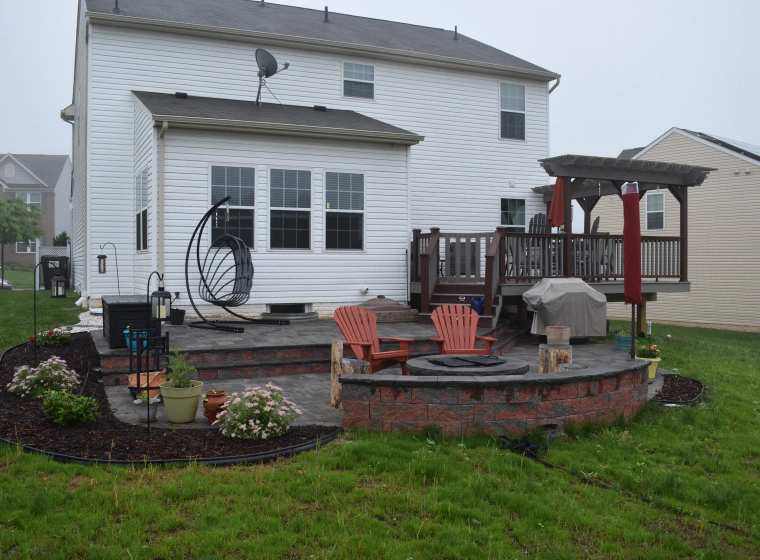 beautiful landscaping design on a house2